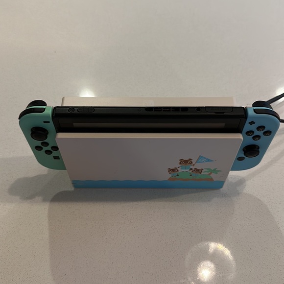 Nintendo Switch Animal Crossing edition with box, case, controllers - Picture 3 of 9